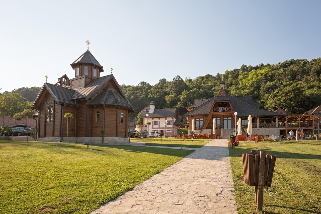 Etno Naselje Vrdnicka Kula Bed and Breakfast Vrdnik Εξωτερικό φωτογραφία