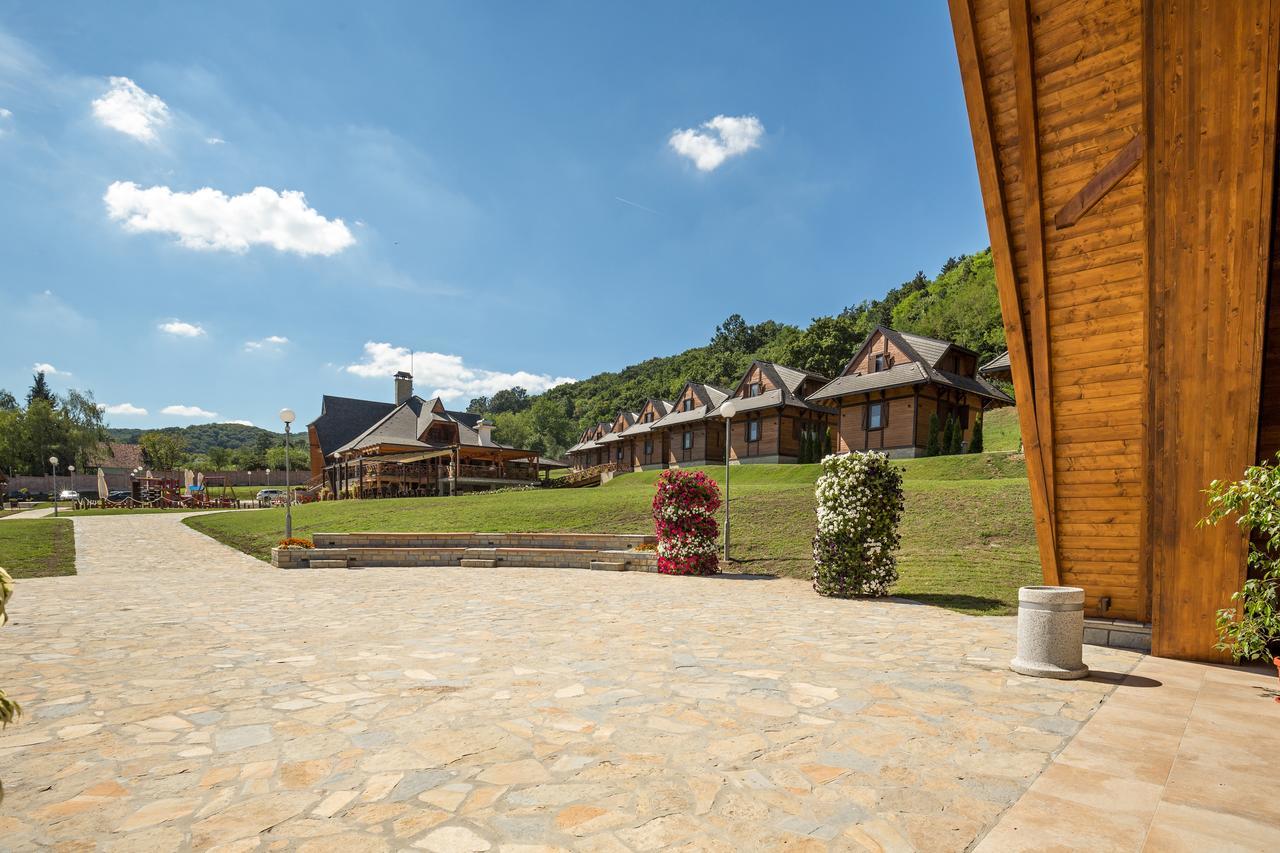 Etno Naselje Vrdnicka Kula Bed and Breakfast Vrdnik Εξωτερικό φωτογραφία