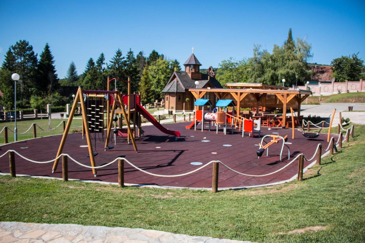 Etno Naselje Vrdnicka Kula Bed and Breakfast Vrdnik Εξωτερικό φωτογραφία
