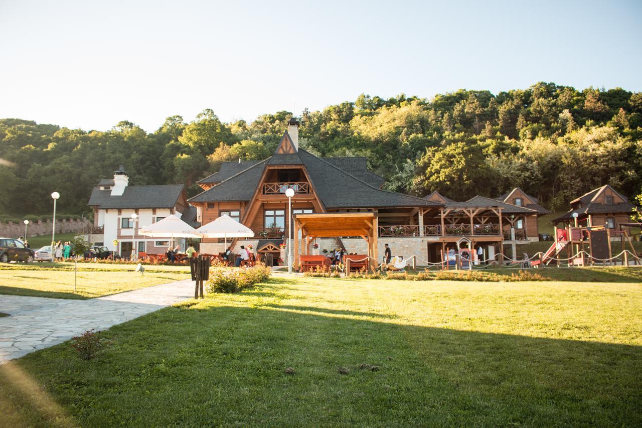 Etno Naselje Vrdnicka Kula Bed and Breakfast Vrdnik Εξωτερικό φωτογραφία